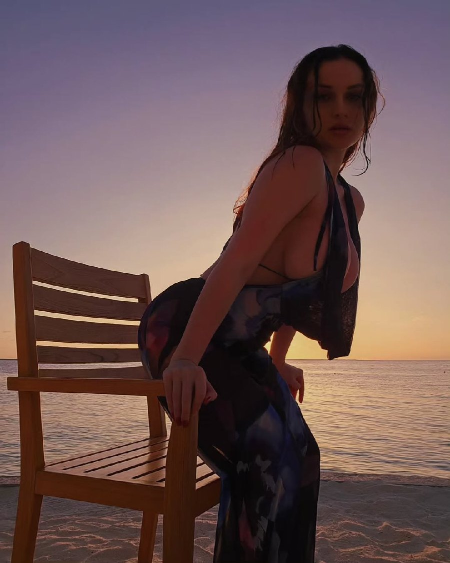 Sexy girl Miranda Faith nude in Niigata