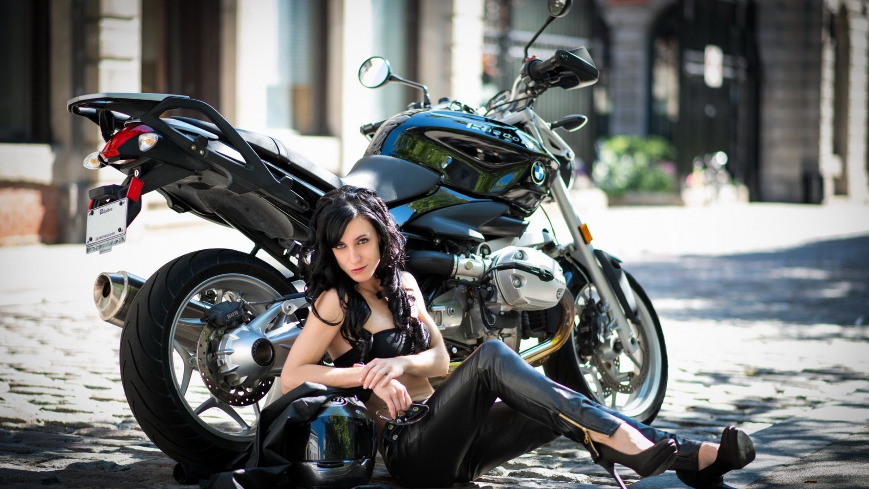 European women on bikes in Niigata