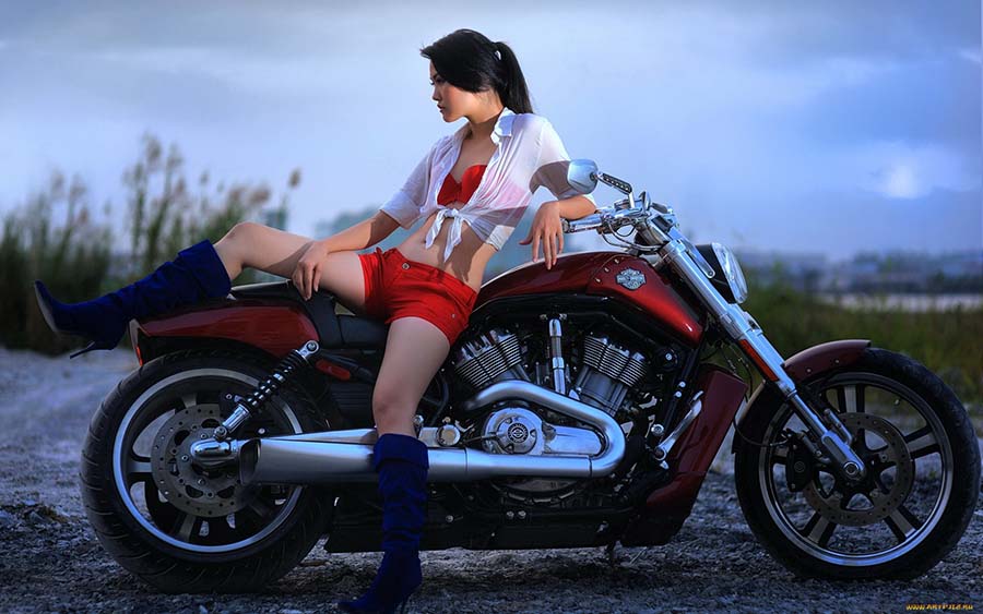 Beautiful girls and motorcycles in Niigata
