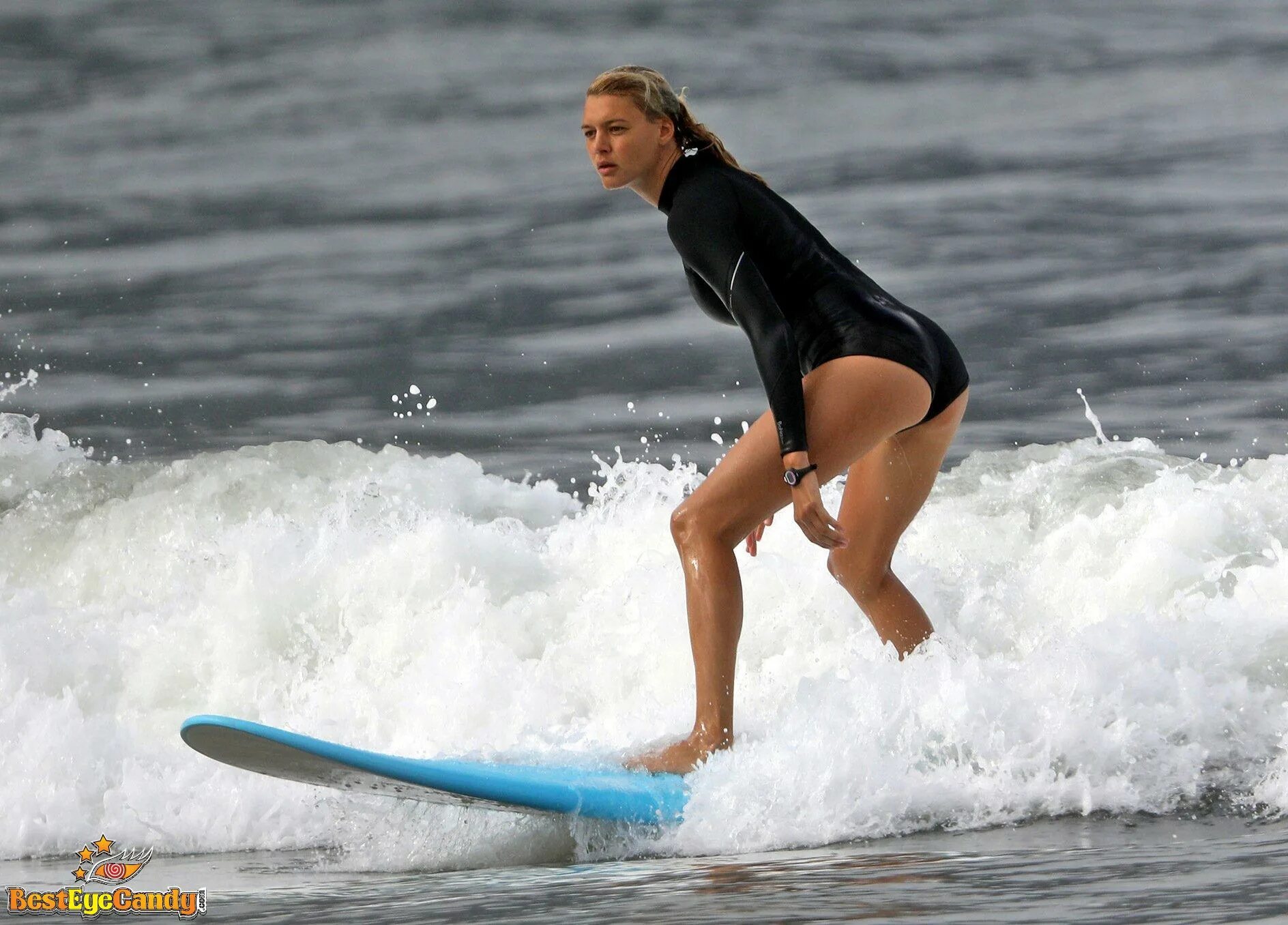 Kelly Rohrbach underwear in Niigata
