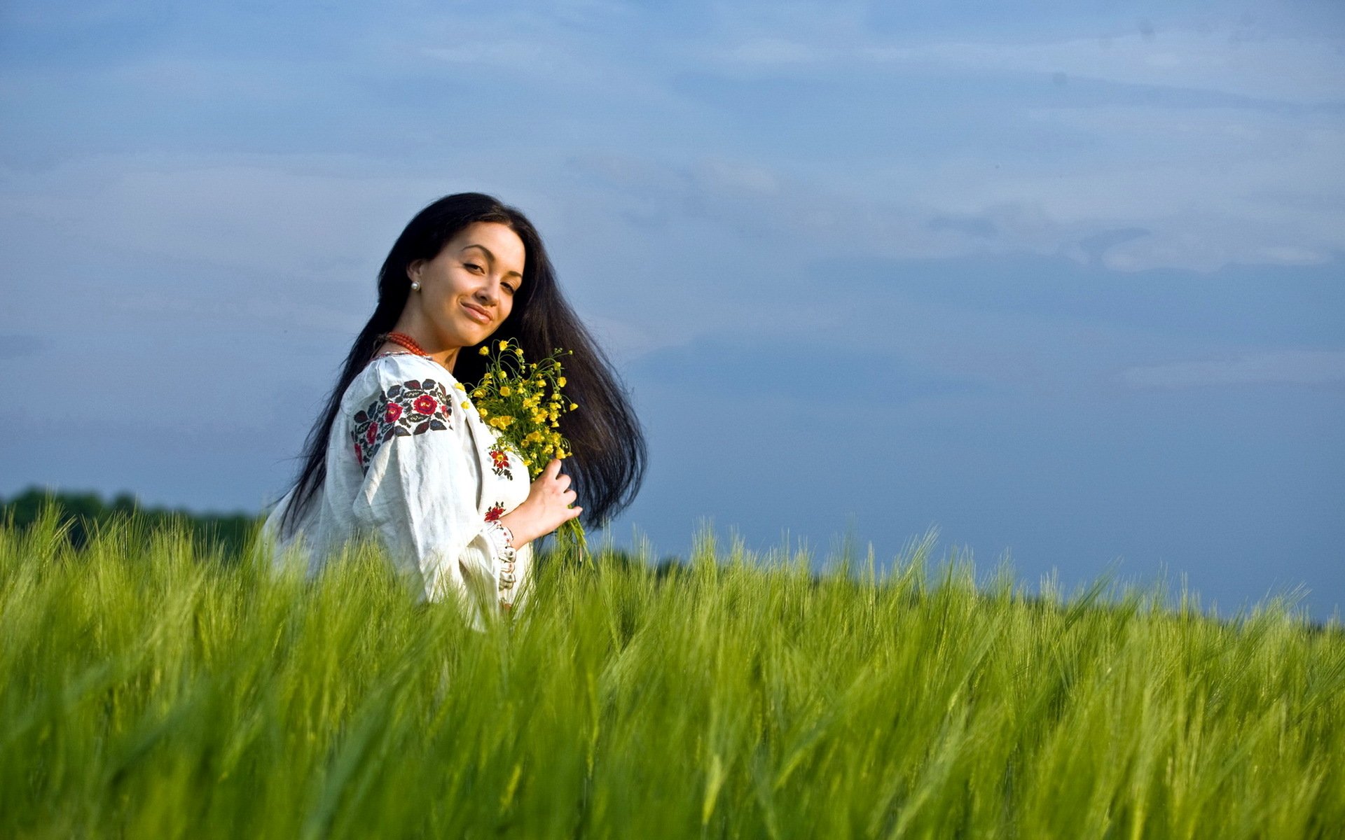 Girls in Slavic costumes in Niigata